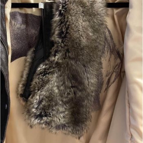 Danier woman’s brown leather coat with removable faux fur collar - Picture 7 of 10